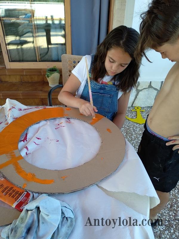 Decorando la piscina con cartón reciclado2