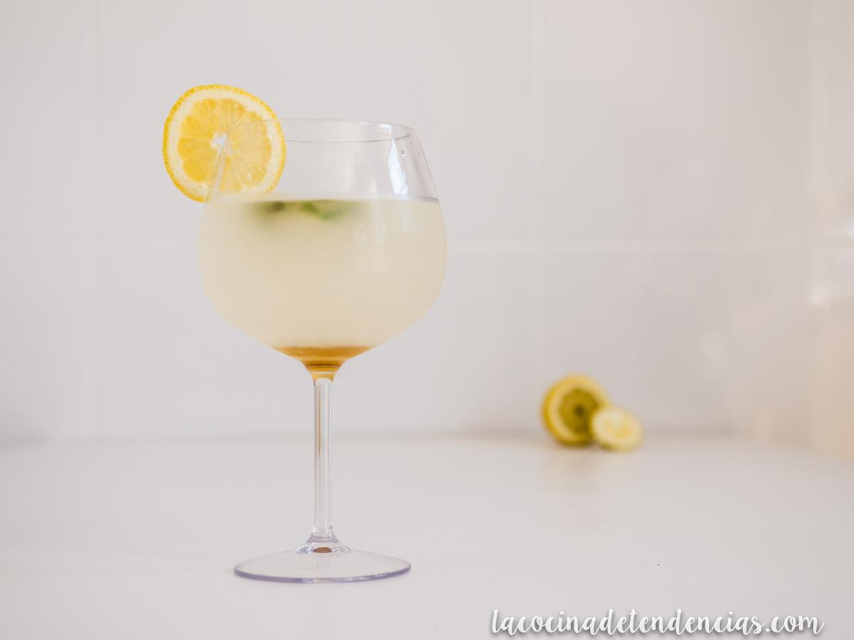 Limonada casera con hierbabuena y sirope de Arce