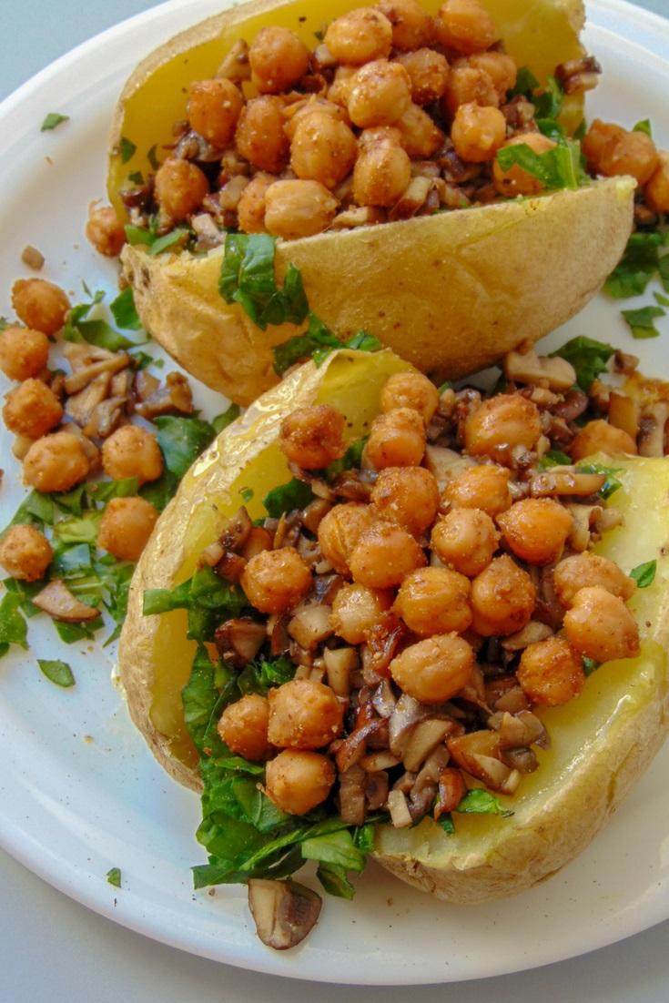 Patatas asadas rellenas de champinones y garbanzo paso a paso