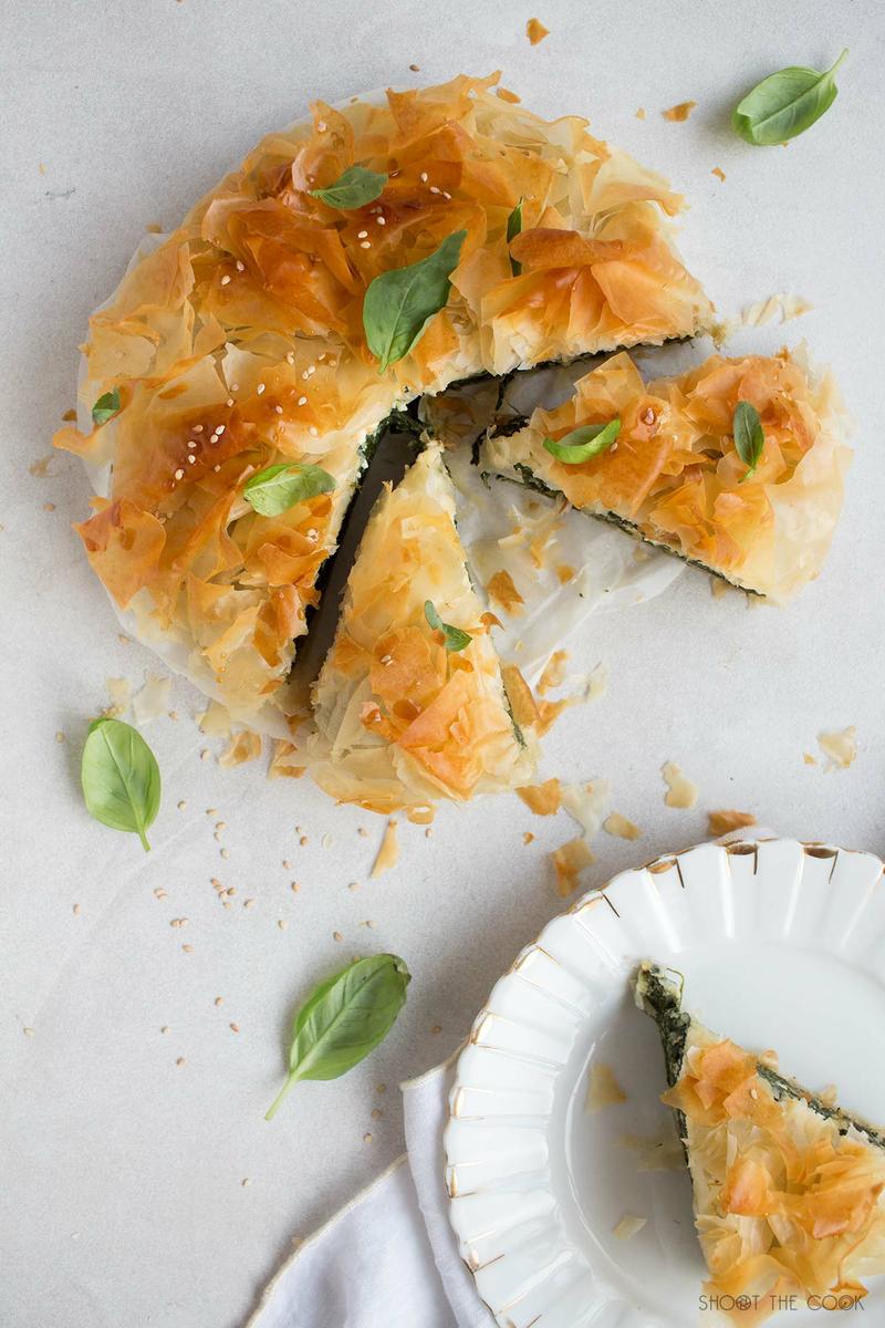 pastel de espinacas y queso feta griego, spanakopita