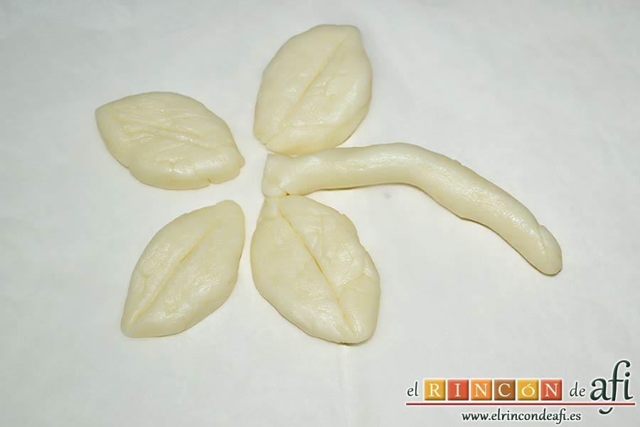 Pastel de cerezas, puedes usar la masa sobrante para hacer alguna decoración