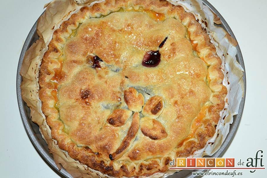 Pastel de cerezas, hornear y dejar enfriar