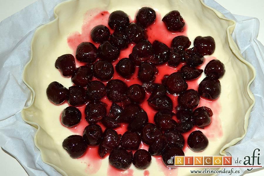 Pastel de cerezas, verter el relleno