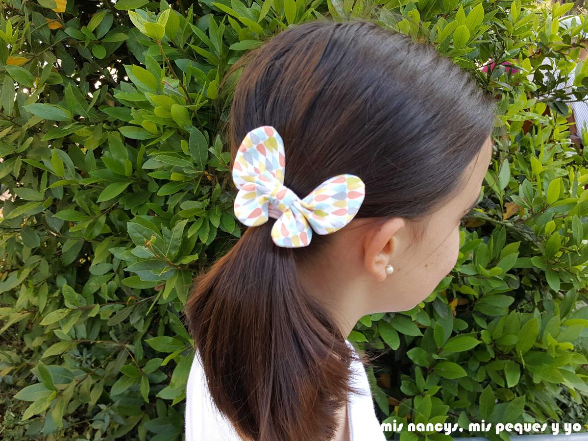 mis nancys, mis peques y yo, coleteros de mariposas, como queda en una coleta de niña