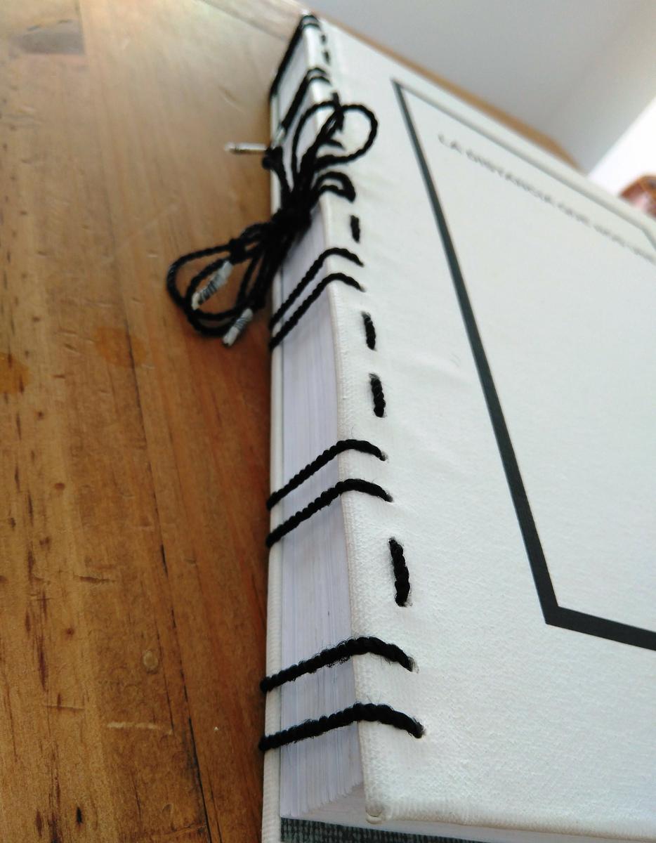 Libro con encuadernación japonesa