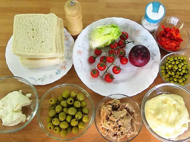 Enrollado de sandwich de atún