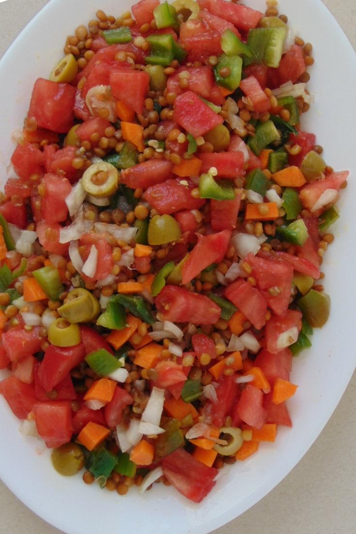 Ensalada de lentejas con tomate y cebolla paso a paso
