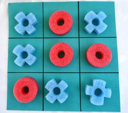 Juegos: tres en raya. Vía ziggityzoom.