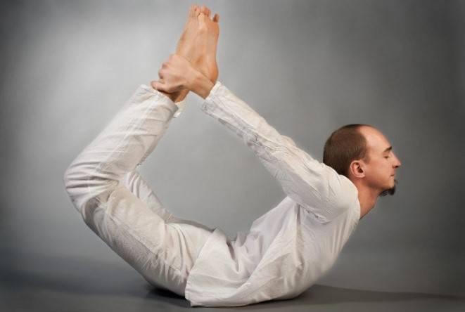el arco postura de yoga para la espalda