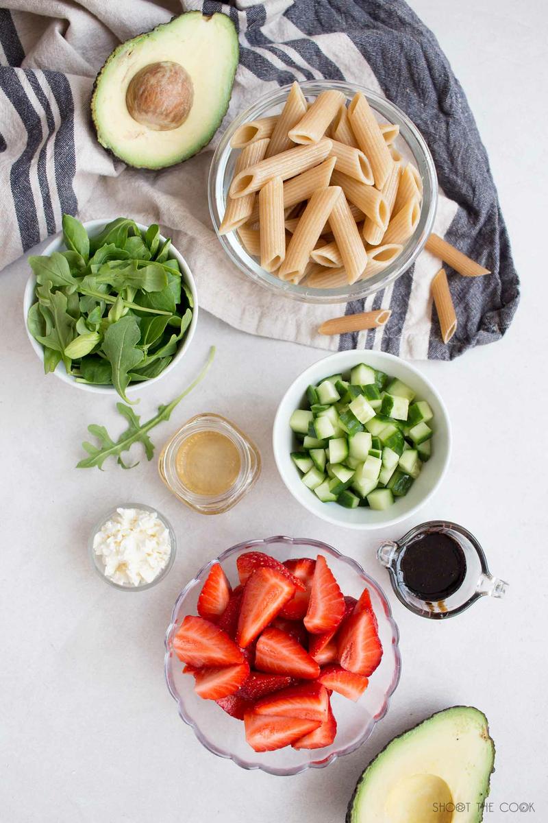 ensalada de macarrones y fresas