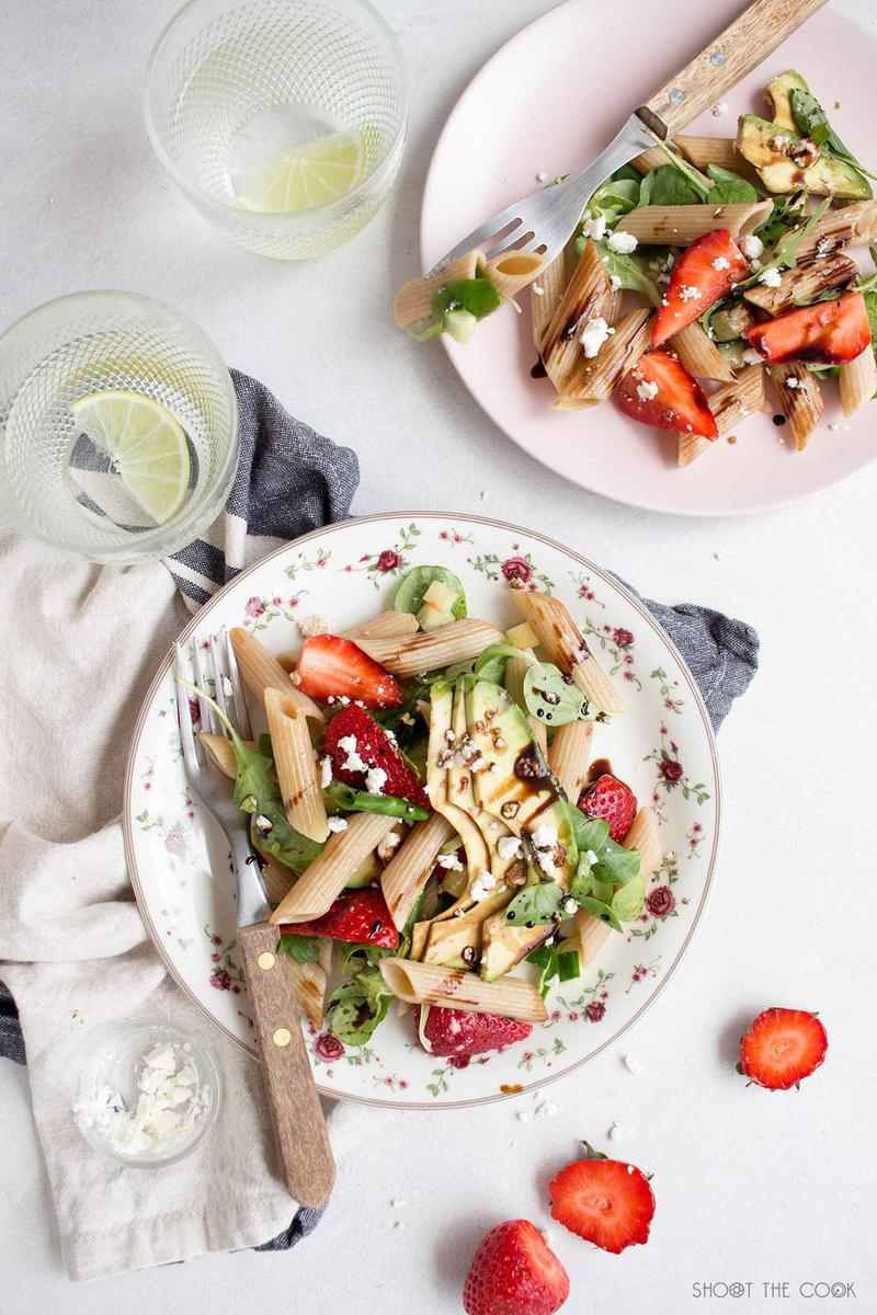 ensalada de macarrones y fresas