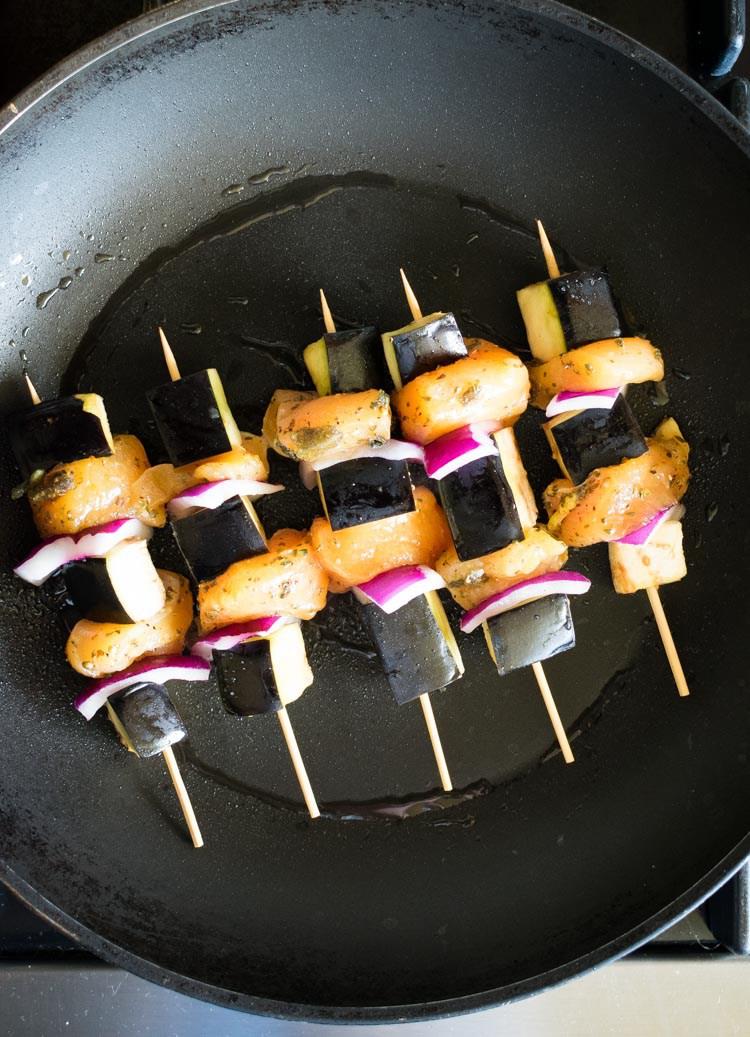 Receta de brochetas de pollo y berenjena en revista Maria Orsini