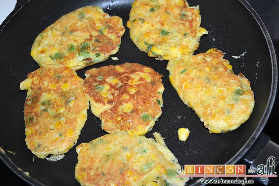 Tortitas de maíz, dorarlas por ambas caras