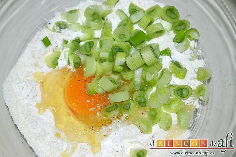 Tortitas de maíz, añadir la cebolleta