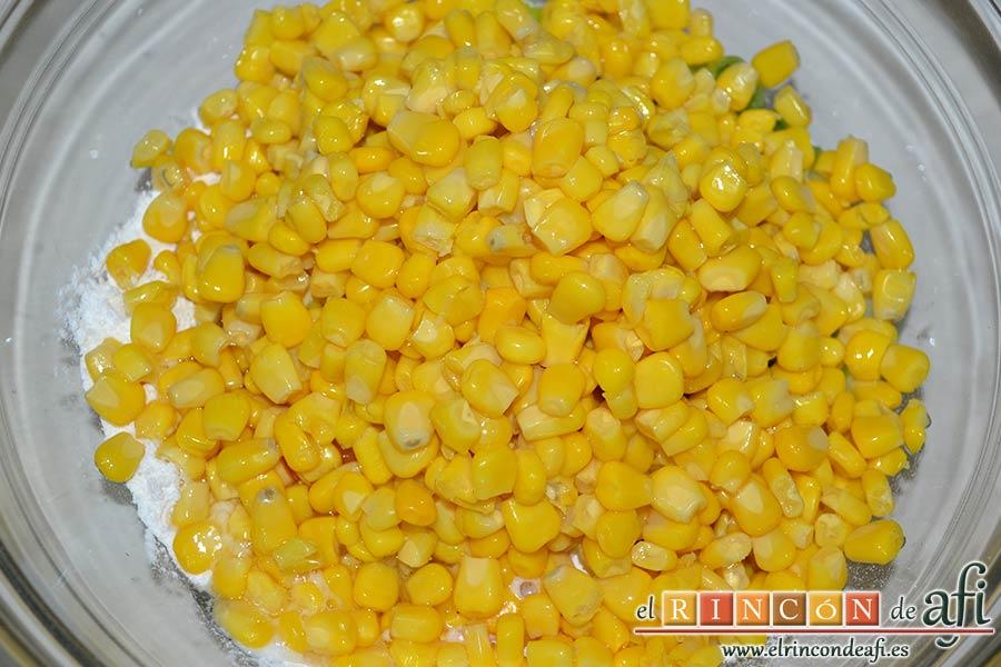 Tortitas de maíz, añadir el maíz escurrido