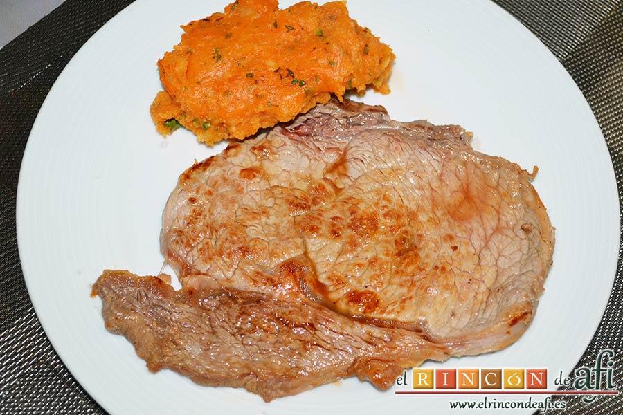 Ternera gallega con puré de papas al pimentón, sugerencia de presentación