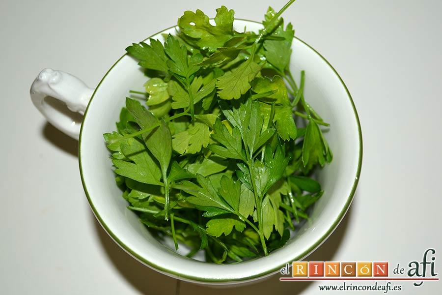 Ternera gallega con puré de papas al pimentón, lavar unas ramitas de perejil y ponerlas en una taza