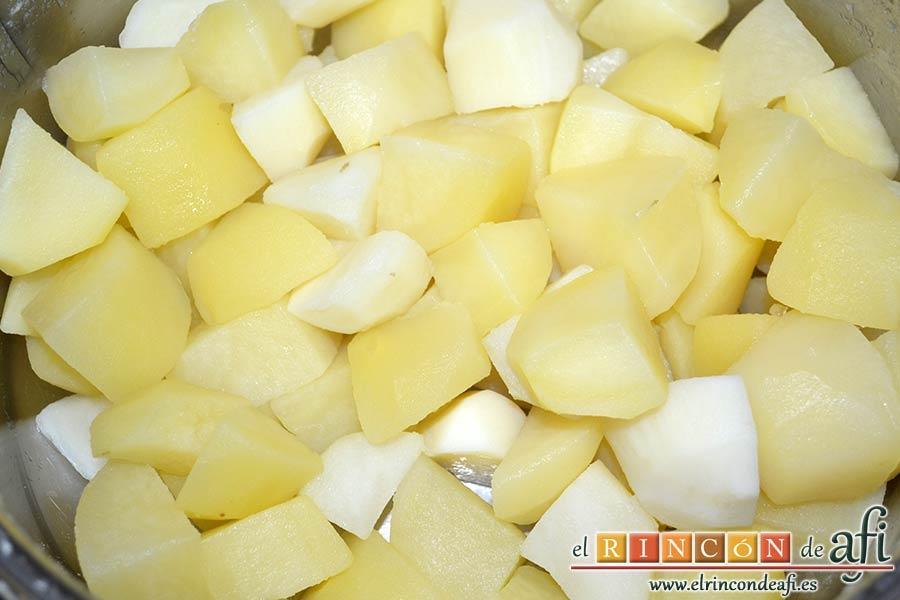 Ternera gallega con puré de papas al pimentón, cuando estén hechas escurrir las papas