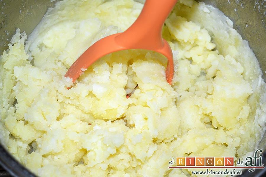 Ternera gallega con puré de papas al pimentón, machacarlas bien