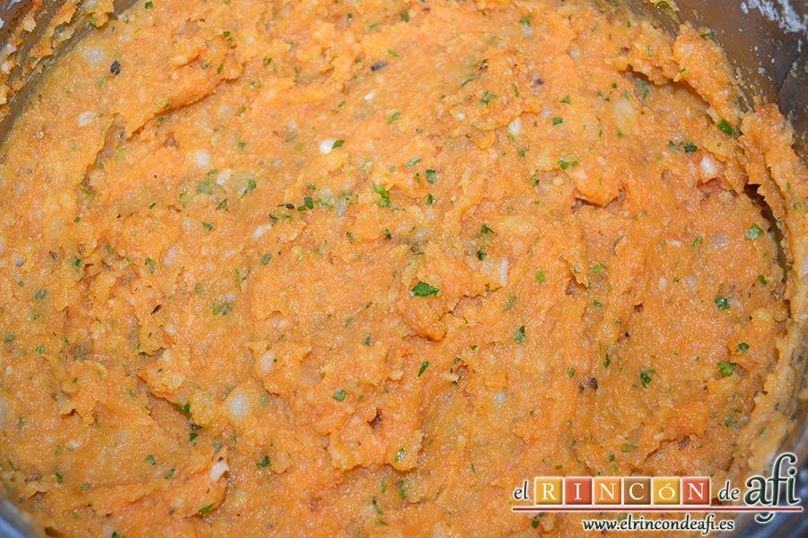 Ternera gallega con puré de papas al pimentón, mezclar bien