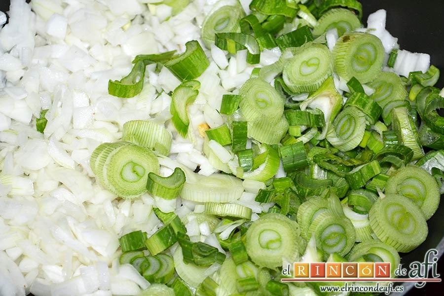 Frittata para Fátima, luego echar las cebollas y la parte verde de las cebolletas