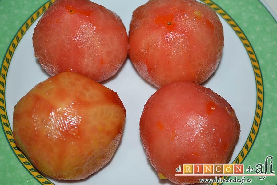 Frittata para Fátima, pelar los tomates