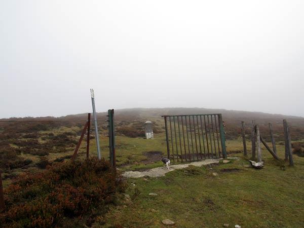 ¿Quieres una curiosidad? Pues fíjate en el mojón. Aquí se unen Cantabria, Burgos y Bizkaia.