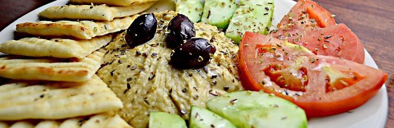 ensalada-con-hummus-e1533223512258.jpg