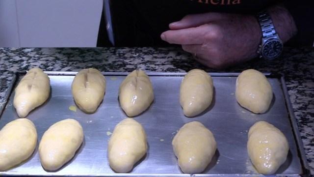 Pintamos con huevo los brioches