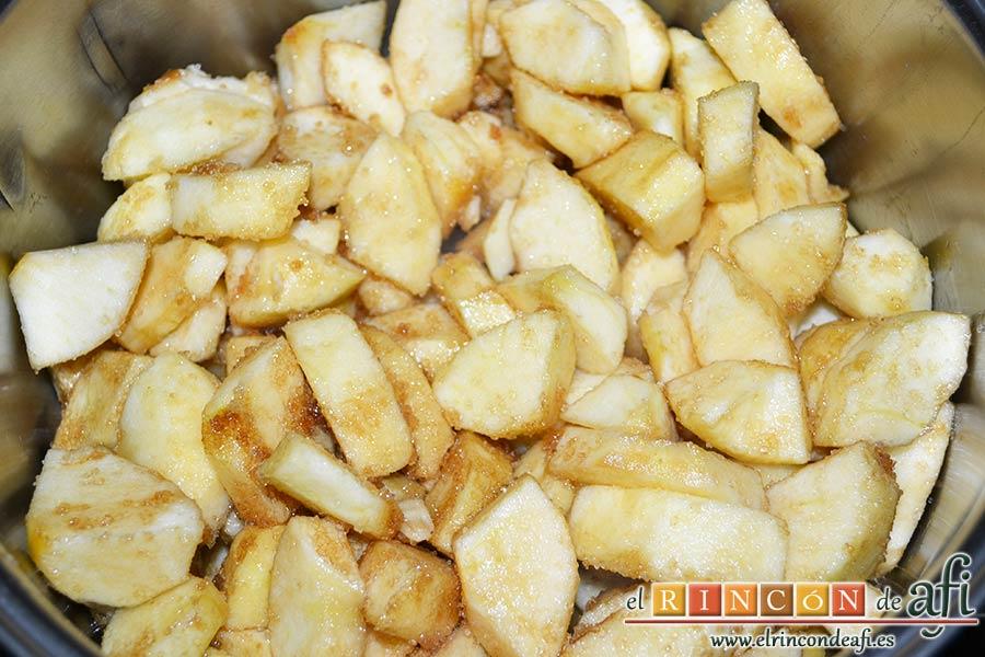 Tarta de manzana del Oso Yogui, agregar las manzanas