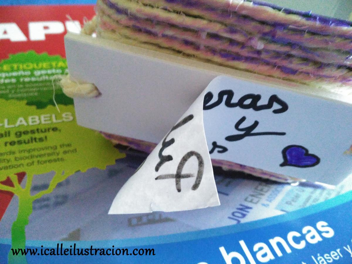 Cestillos identificados con Etiquetas Adhesivas etiquetas apli icalle ilustracion