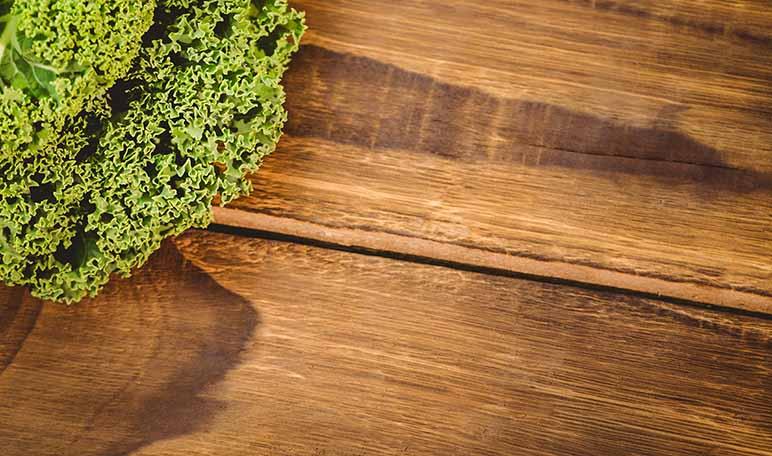 Cómo eliminar líquidos retenidos con perejil y limón - Trucos de belleza caseros