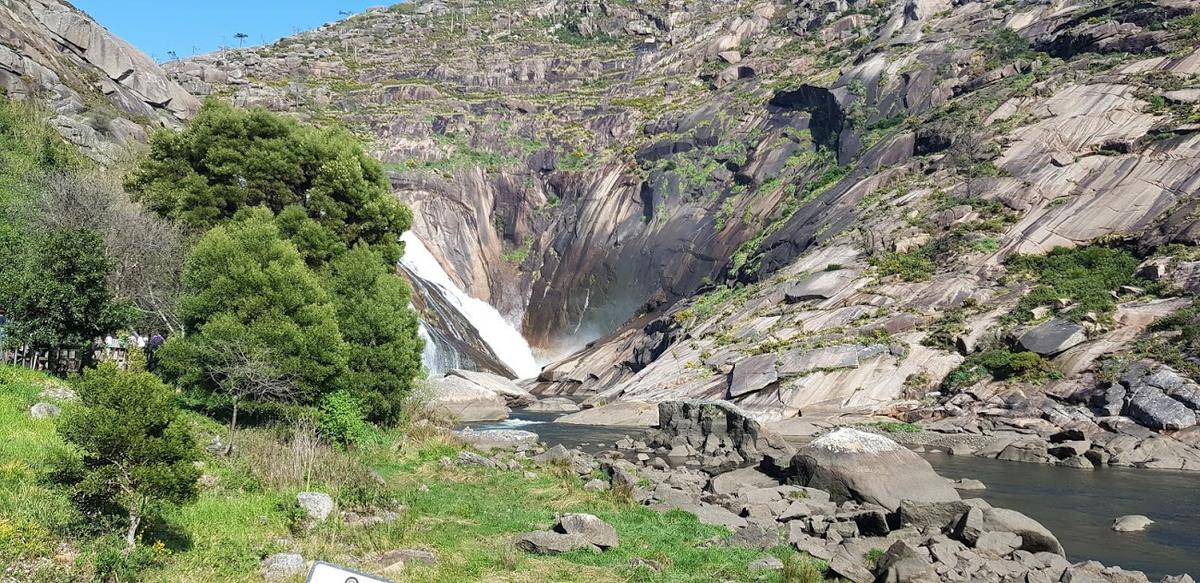Monte Pindo y Fervenza do Xallas.