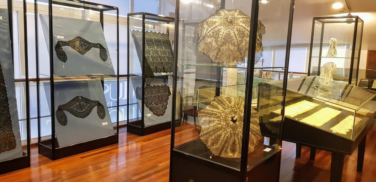 Encaixe de bolillos. Camariñas.