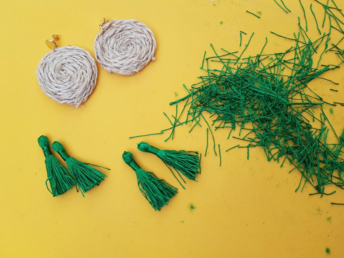 Tutorial pendientes de rafia, DIy. Pendientes redondos con borlas hecho a mano