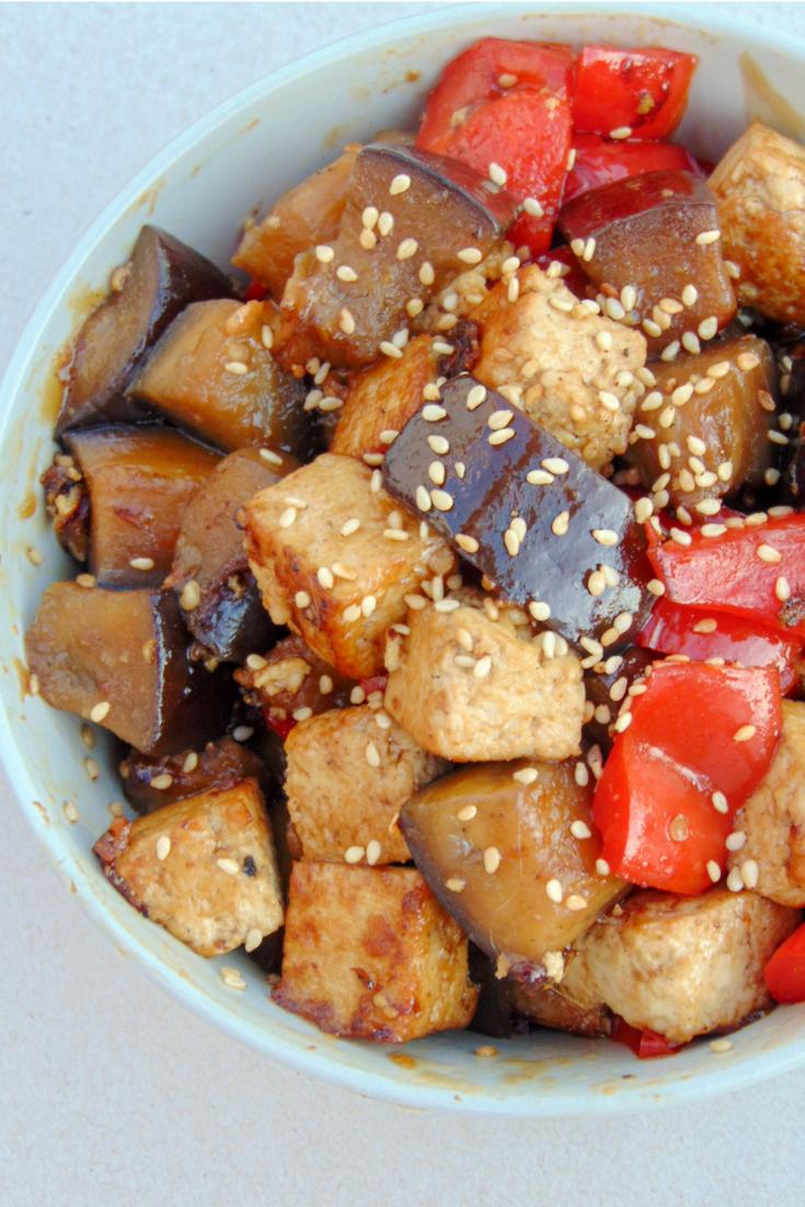 tofu salteado con berenjenas y pimiento rojo paso a paso