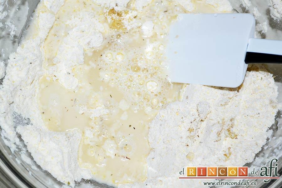 Flatbread de espárragos verdes, tomate, miel y mozzarella, añadir el agua