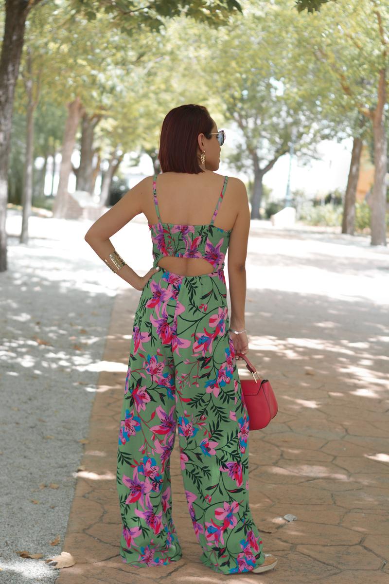 Look con espalda abierta