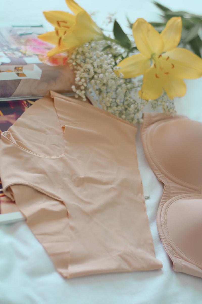 Braguita y sujetador camel