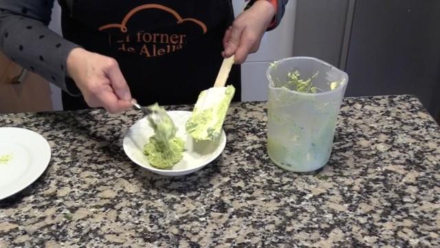 Preparamos las salsa de ajo y perejil