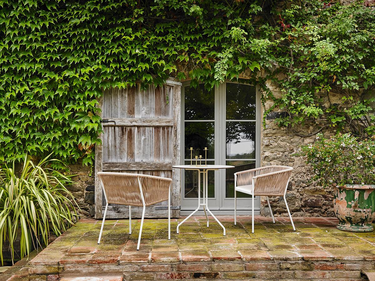 Descubre los asientos outdoor que subirán de estilo tu jardín | Decoración
