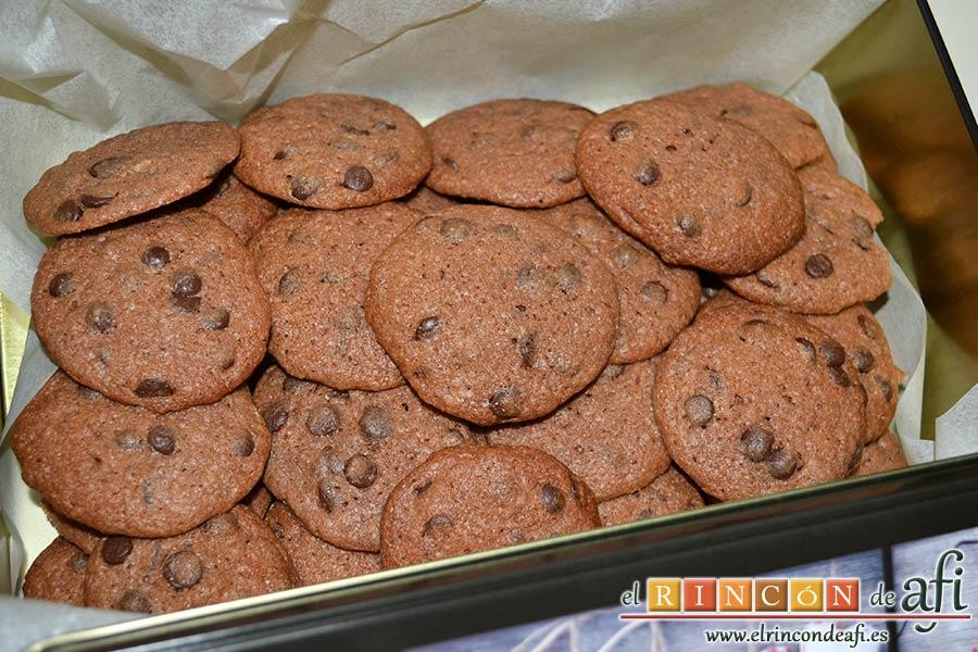 Galletas con doble chocolate chips caseras, sugerencia de presentación