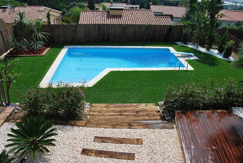 diseño piscina con cesped