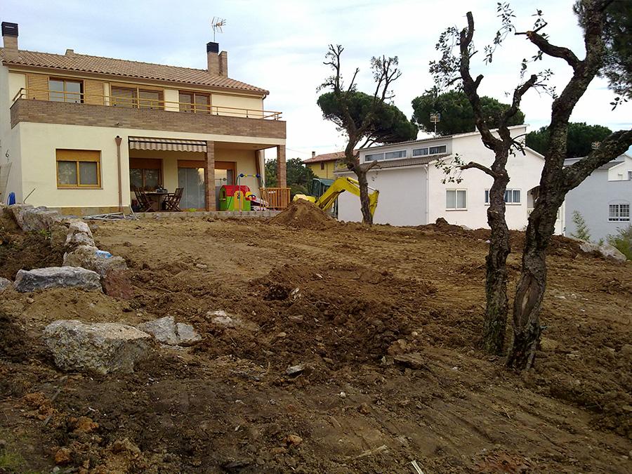 obra de jardín con pendiente