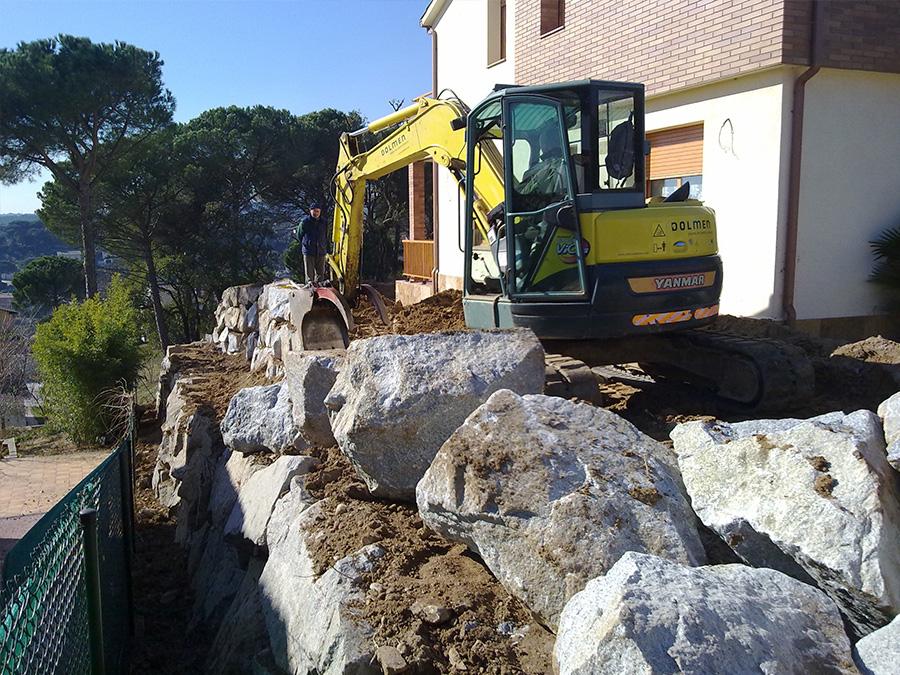 excavadora y rocallas