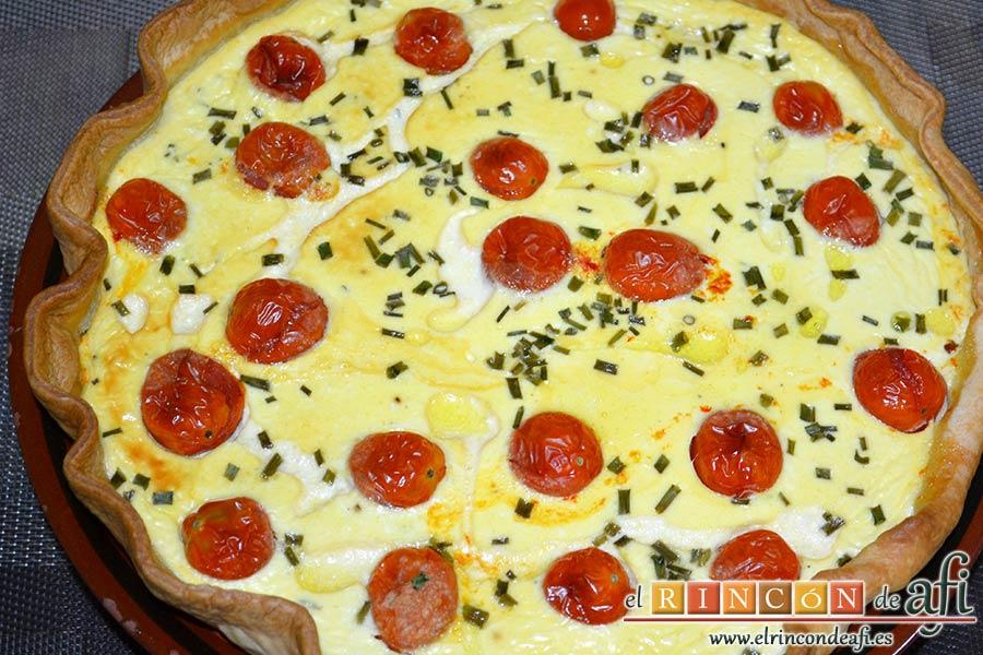 Quiche con queso de cabra y tomates cherry, dejar enfriar y desmoldar