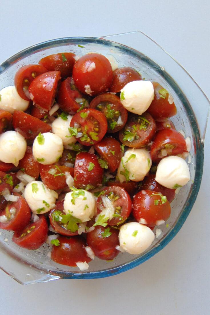 ensalada de tomates cherry y queso mozzarella como hacer