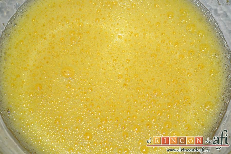 Pastelitos de limón, mezclar con varillas eléctricas