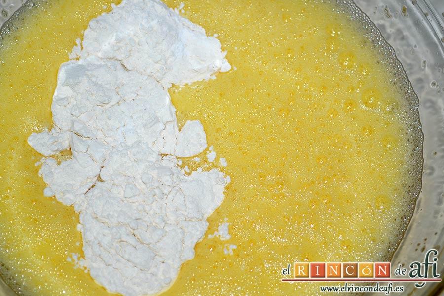 Pastelitos de limón, añadir poco a poco los ingredientes secos