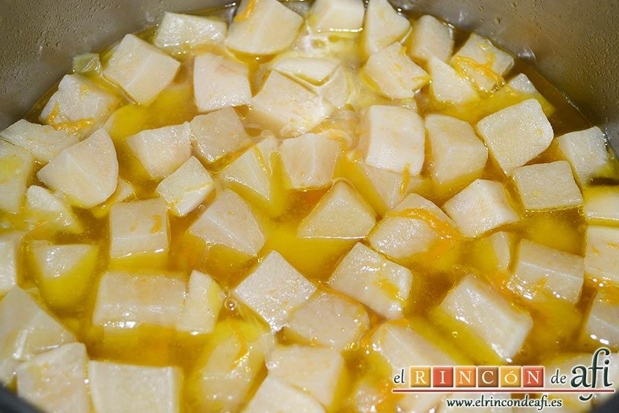 Crema de nabos, tras la cocción comprobar que las verduras están hechas